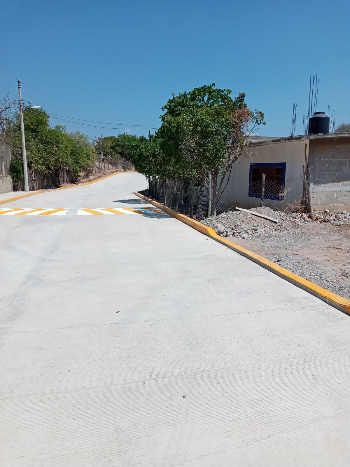 Calle con pavimento de concreto